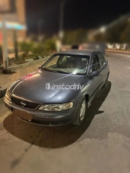 اوبل فيكترا 2002 رمادي مستعملة للبيع - 1