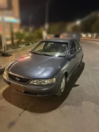 اوبل فيكترا 2002 رمادي مستعملة للبيع
