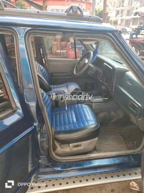 جيب شيروكي 1996 أزرق غامق مستعملة للبيع - 3