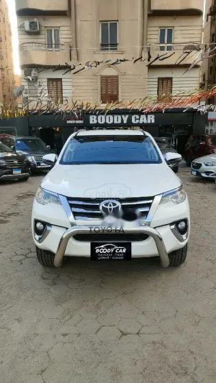 تويوتا فورتشنر 2021 أبيض مستعملة للبيع