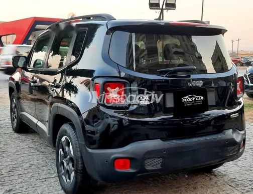 جيب رينيجيد 2018 أسود مستعملة للبيع - 4