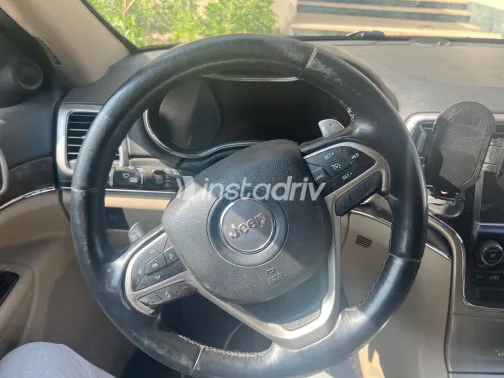 جيب جراند شيروكي 2015 أبيض مستعملة للبيع - 1