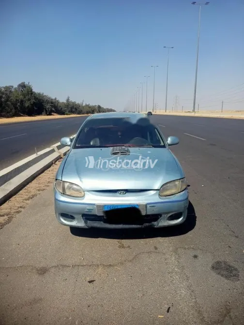 هيونداي اكسنت 1998 أزرق مستعملة للبيع - 1