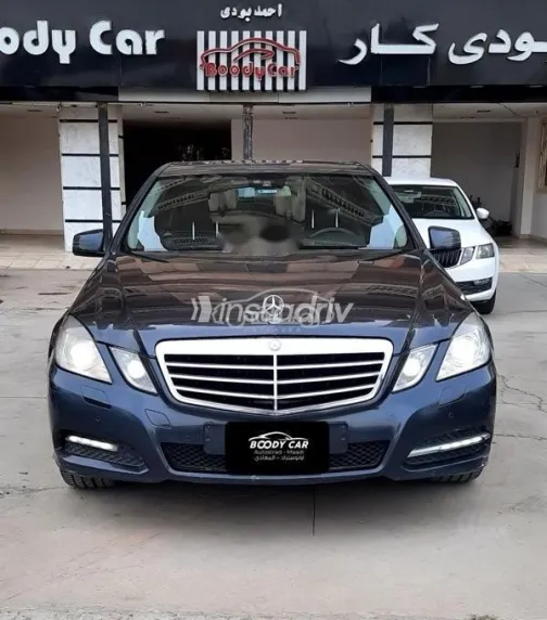 مرسيدس E 250 2011 أزرق غامق مستعملة للبيع - 1