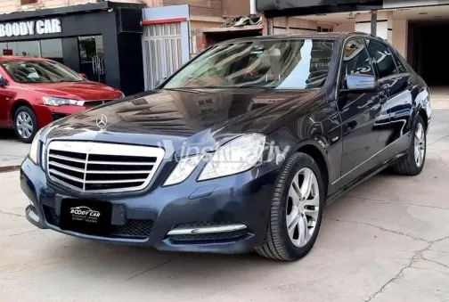 مرسيدس E 250 2011 أزرق غامق مستعملة للبيع - 2