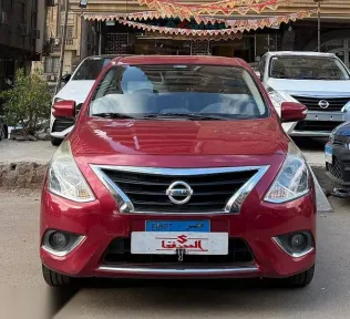 نيسان صنى 2020 أحمر مستعملة للبيع