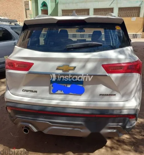 Chevrolet Captiva 2021 White Used for Sale - 2