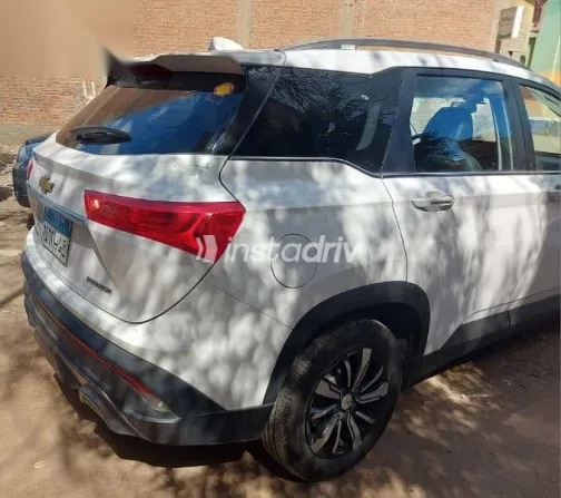 Chevrolet Captiva 2021 White Used for Sale - 4