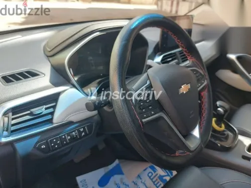 Chevrolet Captiva 2021 White Used for Sale - 9