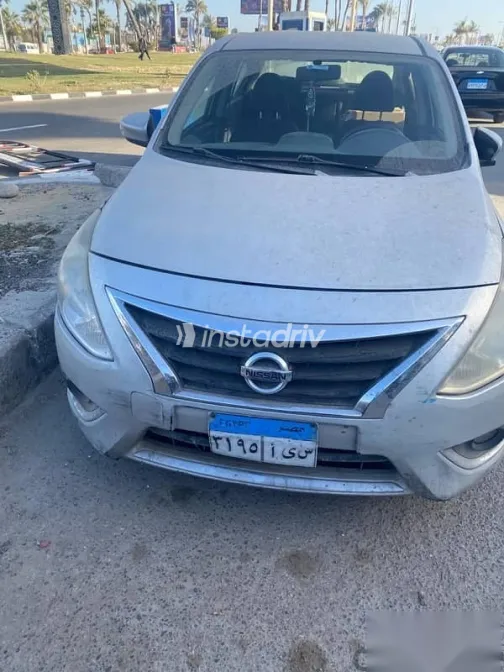 نيسان صنى 2016 فضي مستعملة للبيع - 1