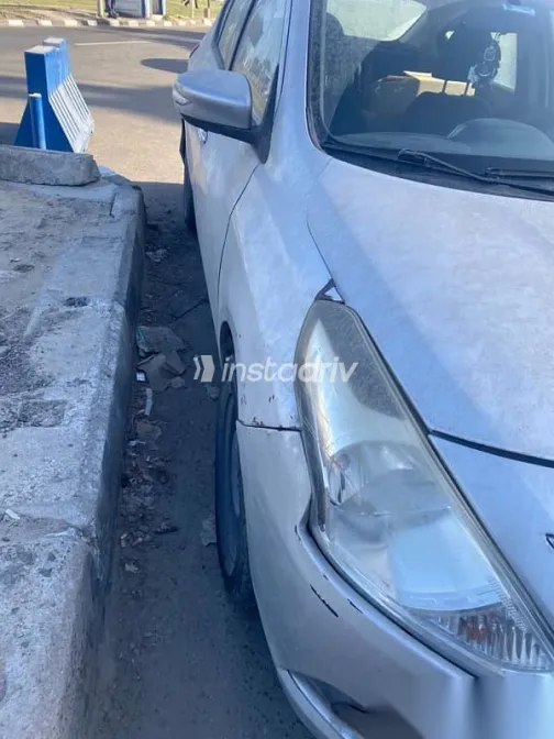 نيسان صنى 2016 فضي مستعملة للبيع - 2