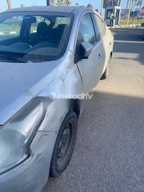 نيسان صنى 2016 فضي مستعملة للبيع - 3