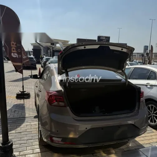 هيونداي إلنترا 2026 أزرق غامق جديدة للبيع - 8