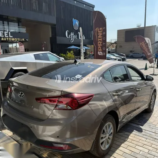 هيونداي إلنترا 2026 أزرق غامق جديدة للبيع - 9