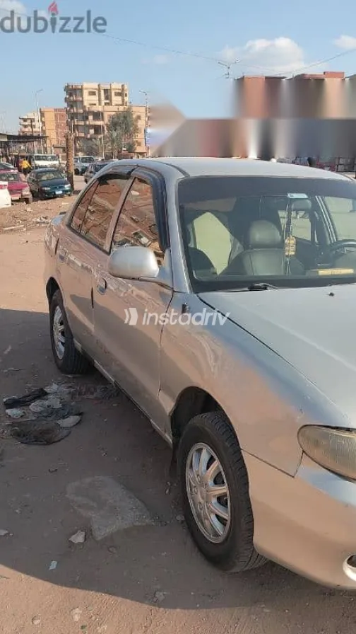 هيونداي اكسنت 2005 فضي مستعملة للبيع - 4