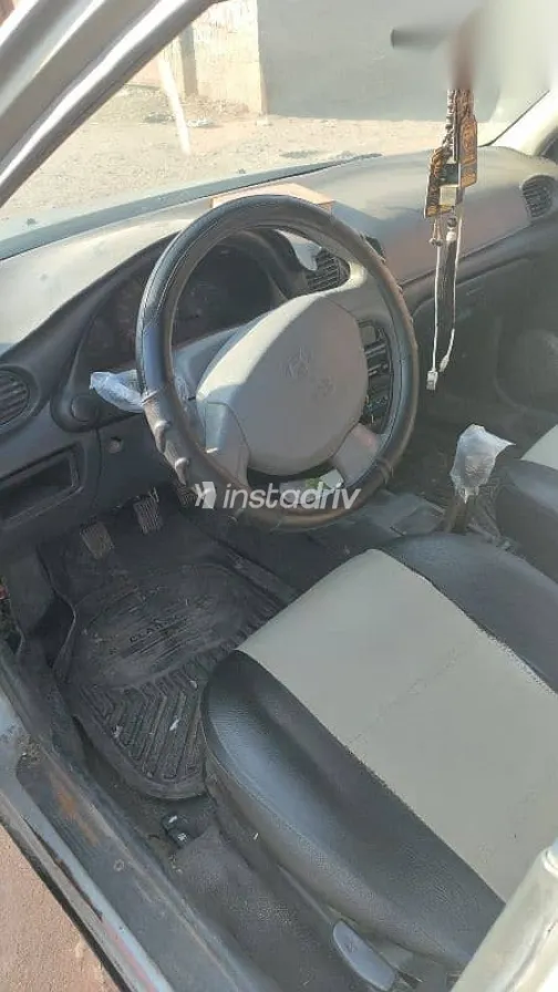 هيونداي اكسنت 2005 فضي مستعملة للبيع - 6