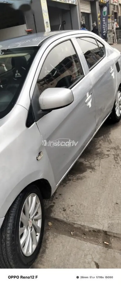 ميتسوبيشي اتراج 2015 فضي مستعملة للبيع - 2