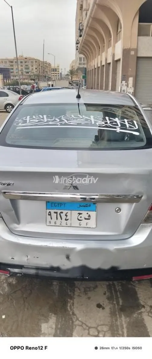 ميتسوبيشي اتراج 2015 فضي مستعملة للبيع - 4