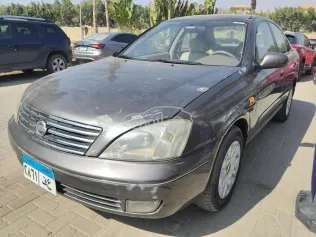 نيسان صنى 2014 رمادي غامق مستعملة للبيع