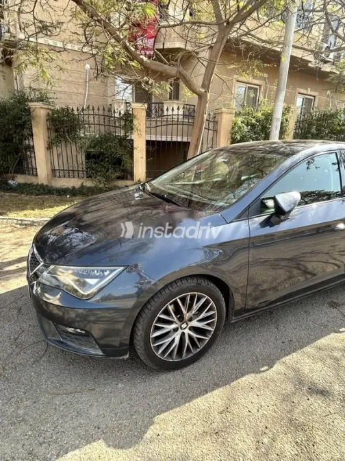 سيات ليون 2020 أبيض مستعملة للبيع - 1