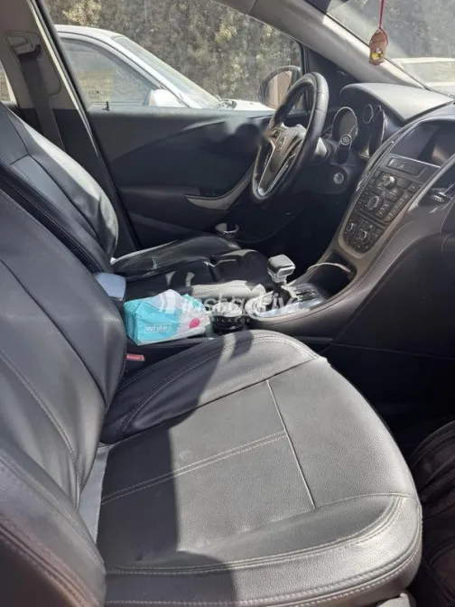 اوبل أسترا 2017 أبيض مستعملة للبيع - 2