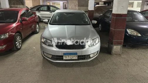 سكودا اوكتافيا A7 2015 فضي مستعملة للبيع - 3