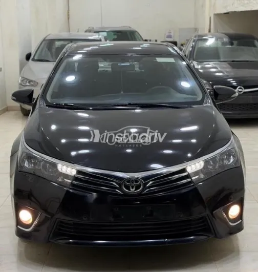 تويوتا كورولا 2015 أسود مستعملة للبيع - 1
