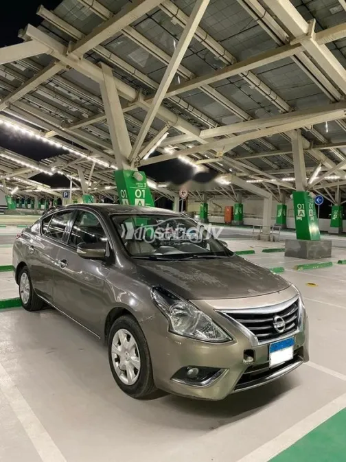 Nissan Sunny 2017 Bronze Used for Sale - 3