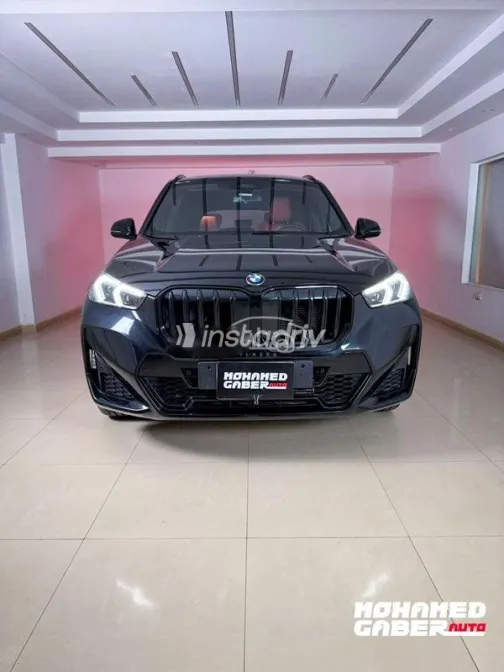 بي ام دبليو X1 2025 أسود مستعملة للبيع - 1