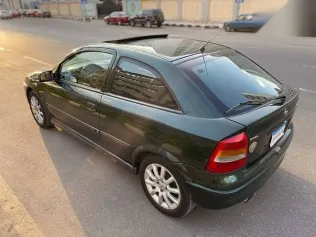 اوبل أسترا 2000 أخضر مستعملة للبيع