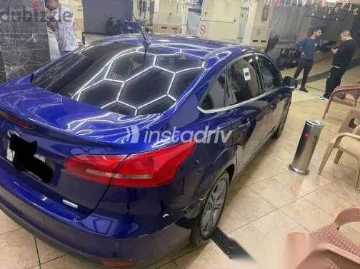 فورد فوكس 2017 أزرق غامق مستعملة للبيع - 2