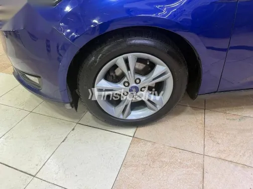 فورد فوكس 2017 أزرق غامق مستعملة للبيع - 4