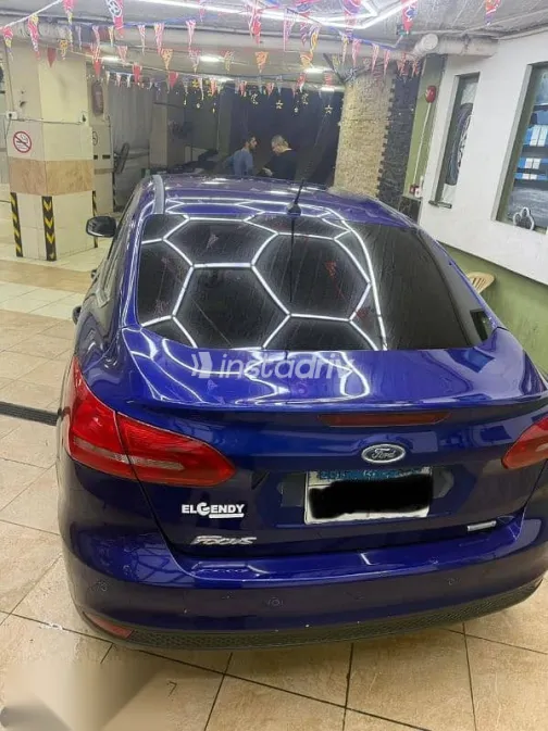 فورد فوكس 2017 أزرق غامق مستعملة للبيع - 6