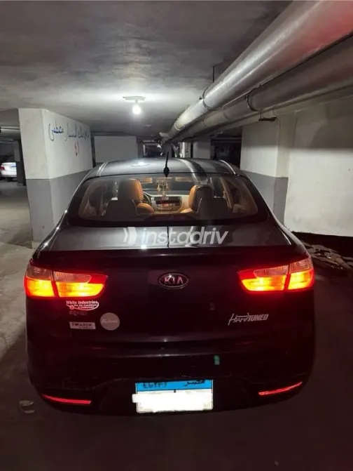 كيا ريو 2012 أزرق غامق مستعملة للبيع - 3