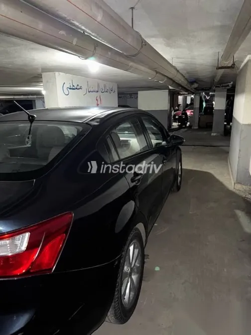 كيا ريو 2012 أزرق غامق مستعملة للبيع - 4