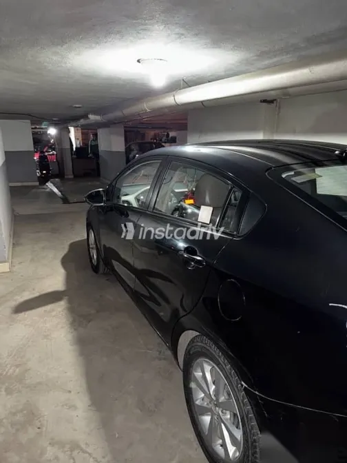 كيا ريو 2012 أزرق غامق مستعملة للبيع - 5