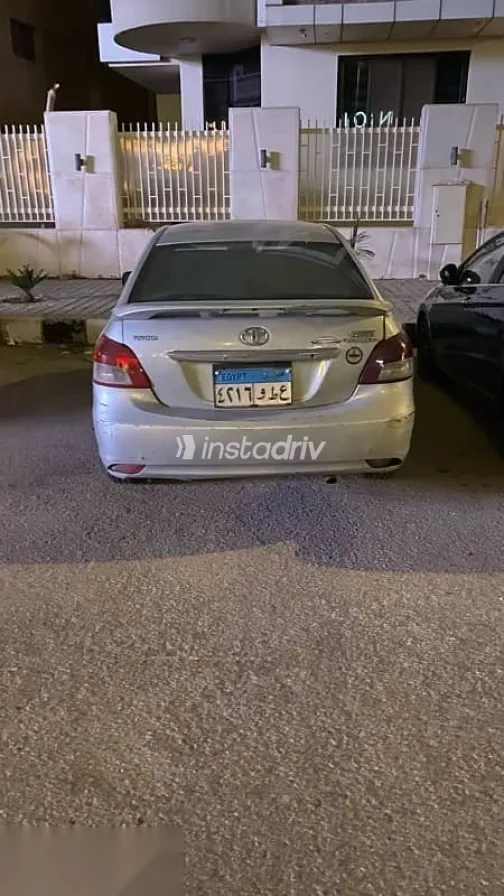 تويوتا ياريس 2009 رمادي مستعملة للبيع - 1