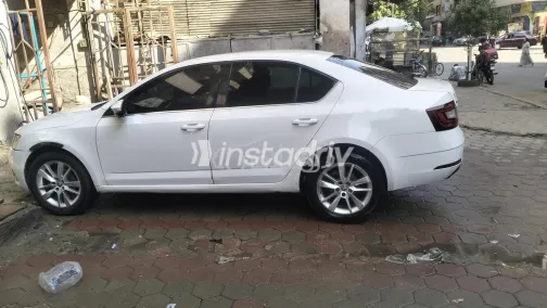 سكودا اوكتافيا A7 2019 أبيض مستعملة للبيع - 2