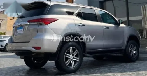 تويوتا فورتشنر 2022 فضي مستعملة للبيع - 1