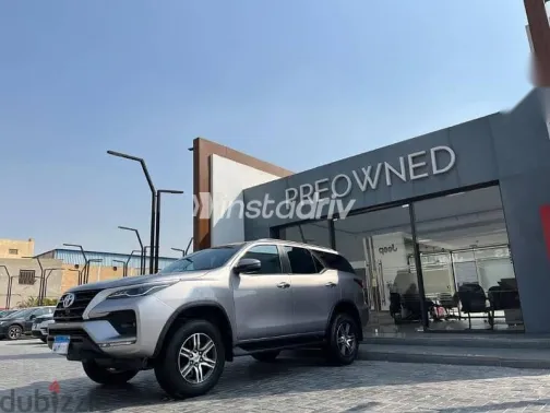 تويوتا فورتشنر 2022 فضي مستعملة للبيع - 3
