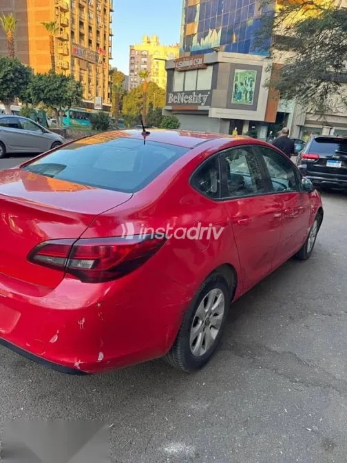 اوبل أسترا 2016 أحمر مستعملة للبيع - 4