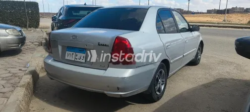 هيونداي فيرنا 2015 فضي مستعملة للبيع - 3