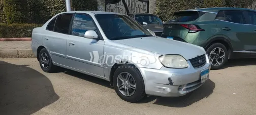 هيونداي فيرنا 2015 فضي مستعملة للبيع - 4