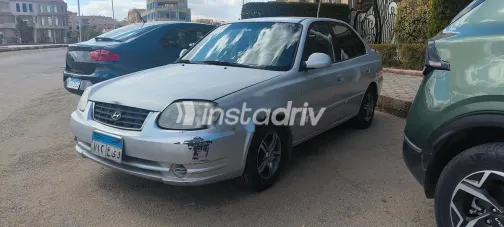 هيونداي فيرنا 2015 فضي مستعملة للبيع - 5