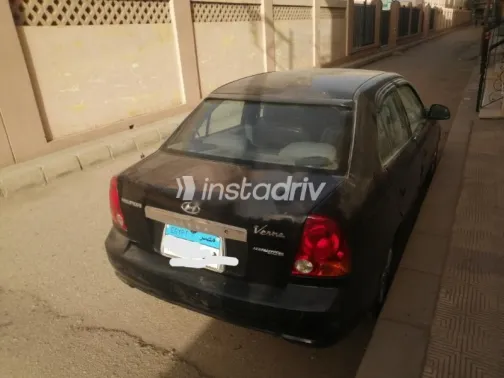 هيونداي فيرنا 2012 أسود مستعملة للبيع - 1
