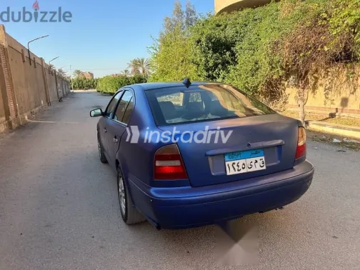 سكودا اوكتافيا 2000 أزرق غامق مستعملة للبيع - 2