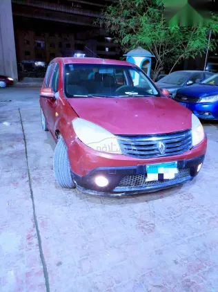 رينو سانديرو 2012 أحمر مستعملة للبيع