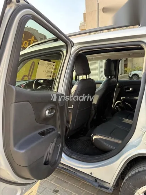 Jeep Renegade 2021 Gray Used for Sale - 10