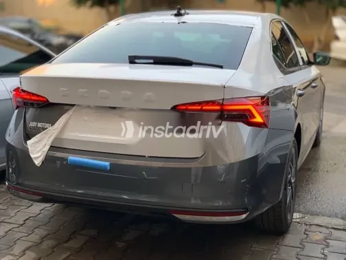 سكودا اوكتافيا 2026 رمادي جديدة للبيع - 3