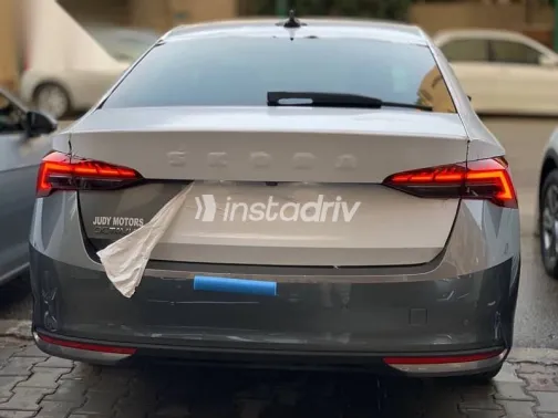 سكودا اوكتافيا 2026 رمادي جديدة للبيع - 5